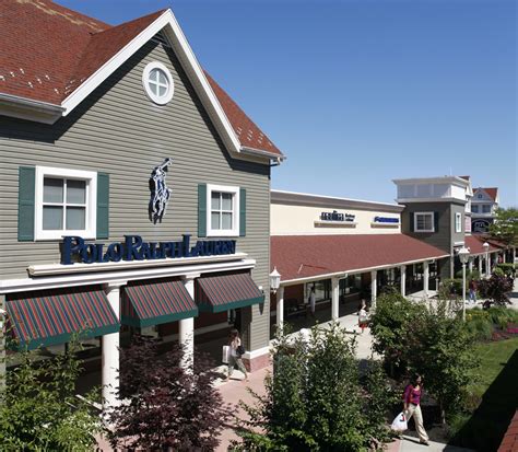 clinton premium outlets